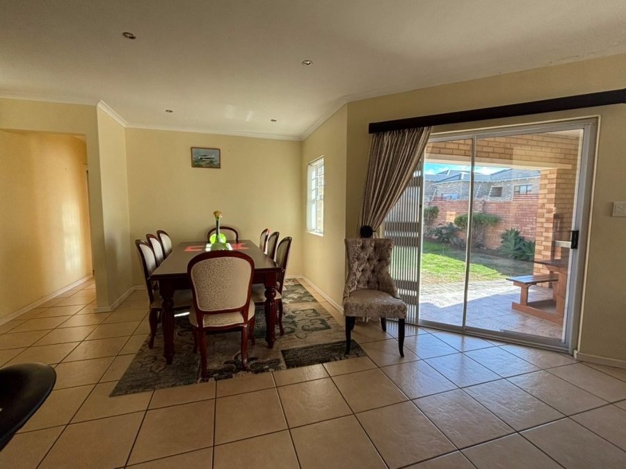 4 Bedroom Property for Sale in Bluewater Bay Eastern Cape